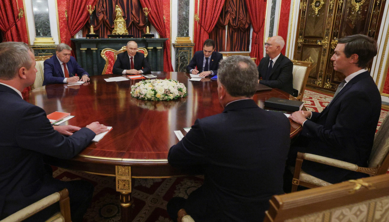 El presidente ruso, Vladímir Putin, preside el encuentro de este sábado con los mediadores enviados por Washington