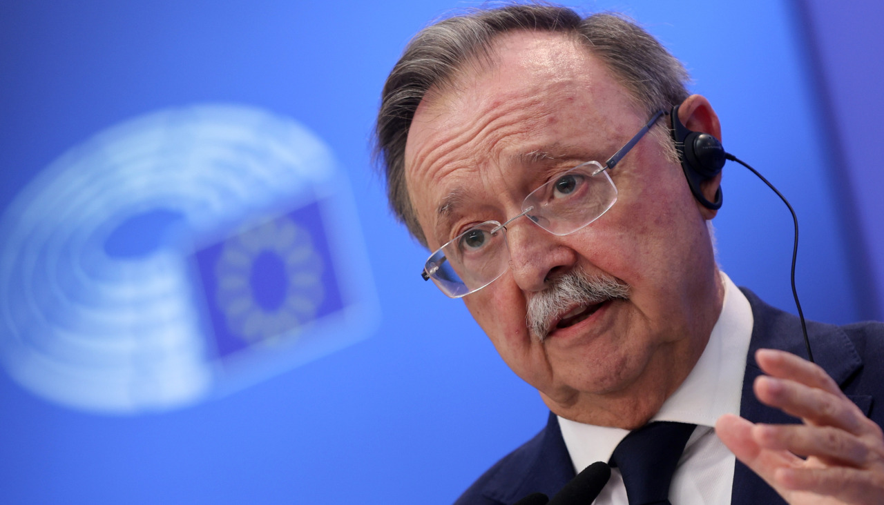 El presidente de la ciudad autónoma de Ceuta, Juan Jesús Vivas, ofrece una rueda de prensa en el Parlamento Europeo en Bruselas, Bélgica. Vivas visita Bruselas para abordar los retos que enfrenta Ceuta, incluyendo la migración, la gestión de fronteras y las relaciones de la ciudad autónoma con la Unión Europea