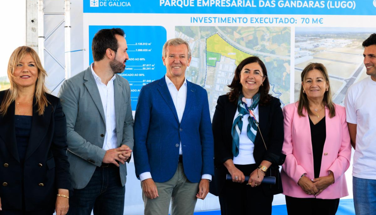 El presidente de la Xunta, Alfonso Rueda, en el centro, inauguró este viernes tres nuevas fases del polígono industrial de As Gándaras en Lugo