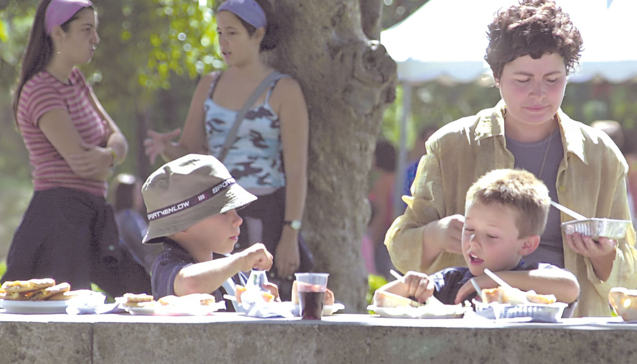 La quinta jornada de degustación de setas reunió a niños y mayores en torno a las improvisadas mesas