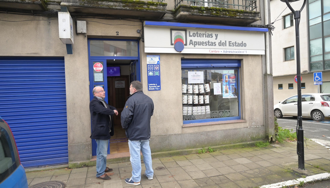 23 diciembre 2023A Coruña.- La Lotería de Navidad reparte alegría y millones en varios puntos de A CoruñaLa alegría llegó a las localidades de Ledoño, Miño, Almeiras, Abegondo y Cambre en forma de décimos del Gordo y de dos Quintos Premios