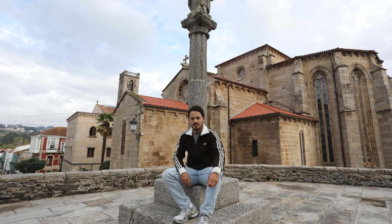 Alberto Fraga, en Santa María, en el mismo sitio donde García Lorca se retrató estando de gira con La BarracaEntrevista a Alberto Fraga