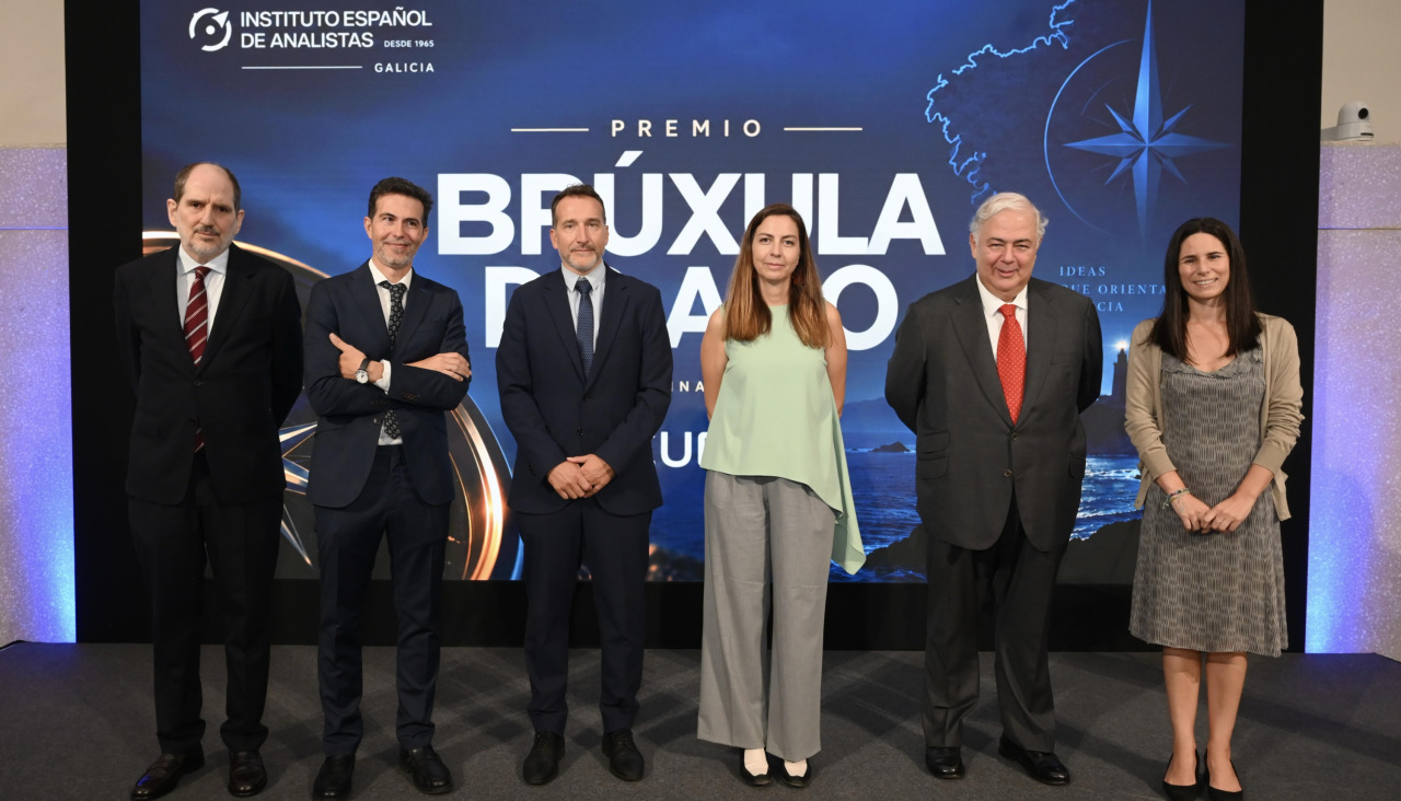 Javier Alborés.Premios brúxula