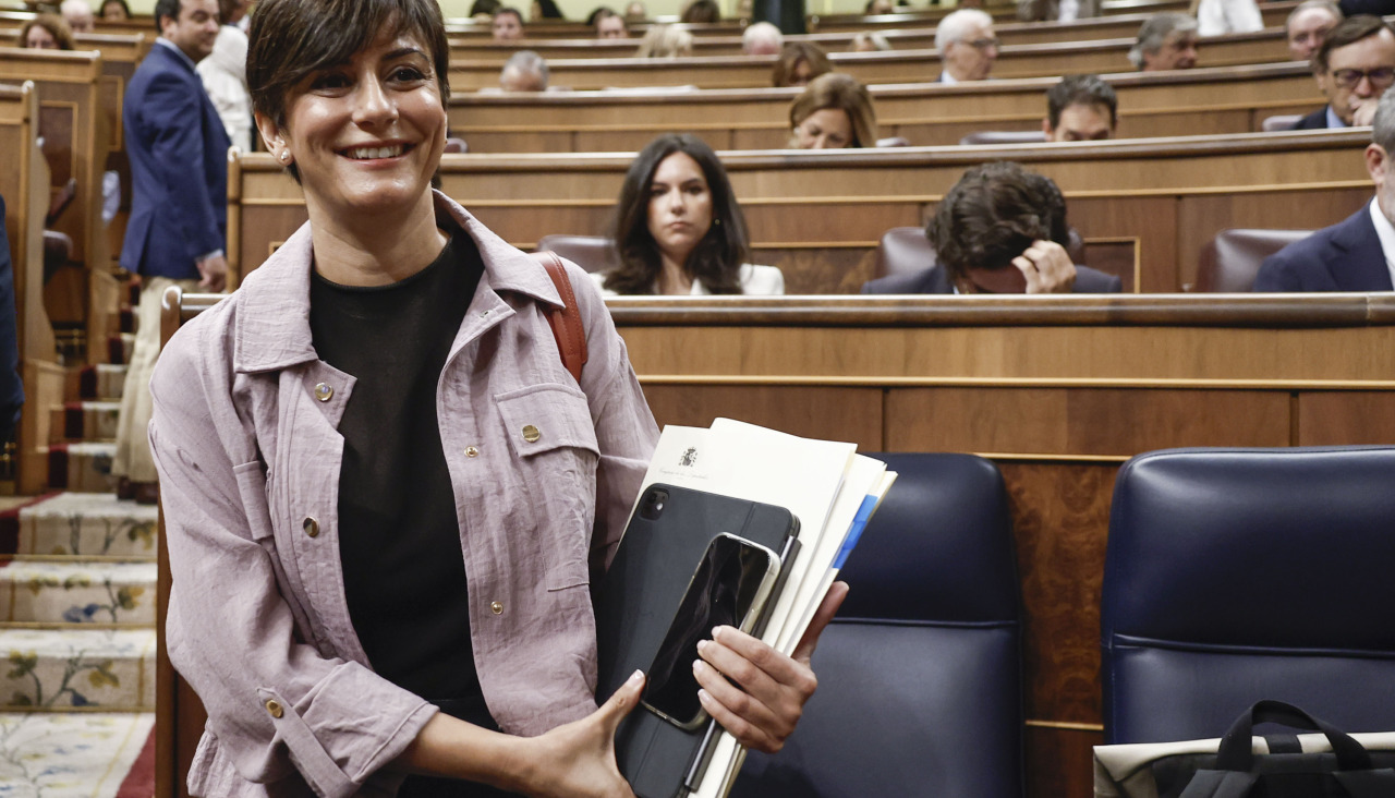 La ministra de Vivienda, Isabel Rodríguez durante la sesión de control al Gobierno, este miércoles en el Congreso