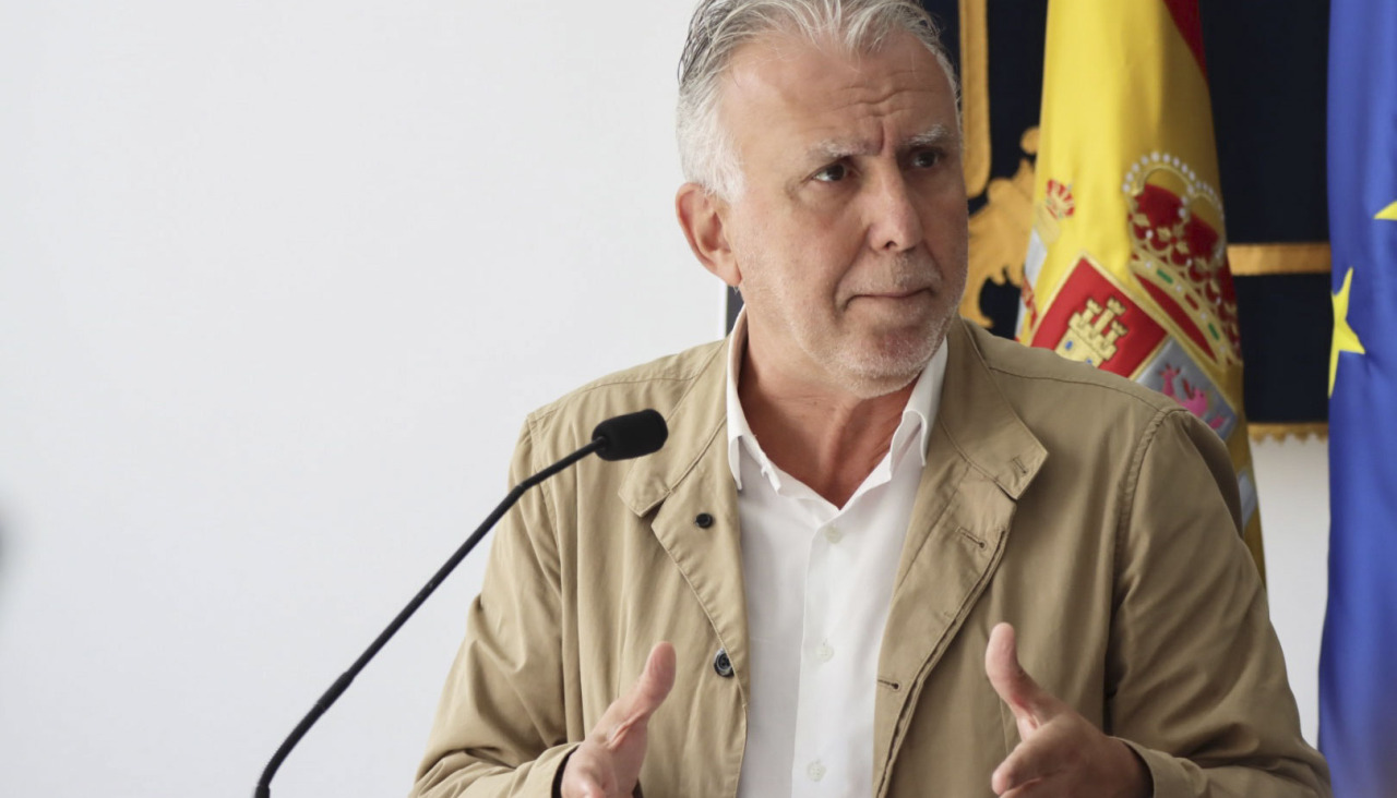 CEUTA, 30/09/2026.- El ministro de Política Territorial y Memoria Democrática, Ángel Víctor Torres, comparece este miércoles, en Ceuta. EFE/ Reduan