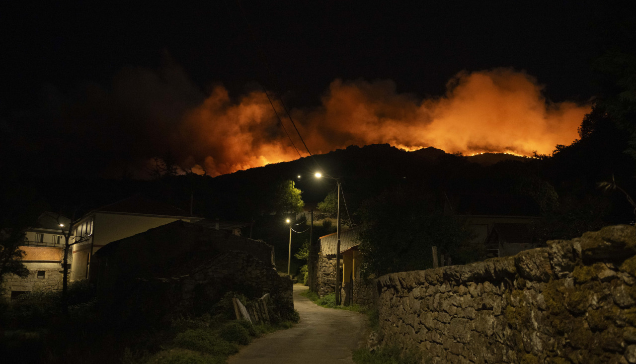 Vista del incendio de Calvos de Randín en Ourense el pasado 24 de septiembre