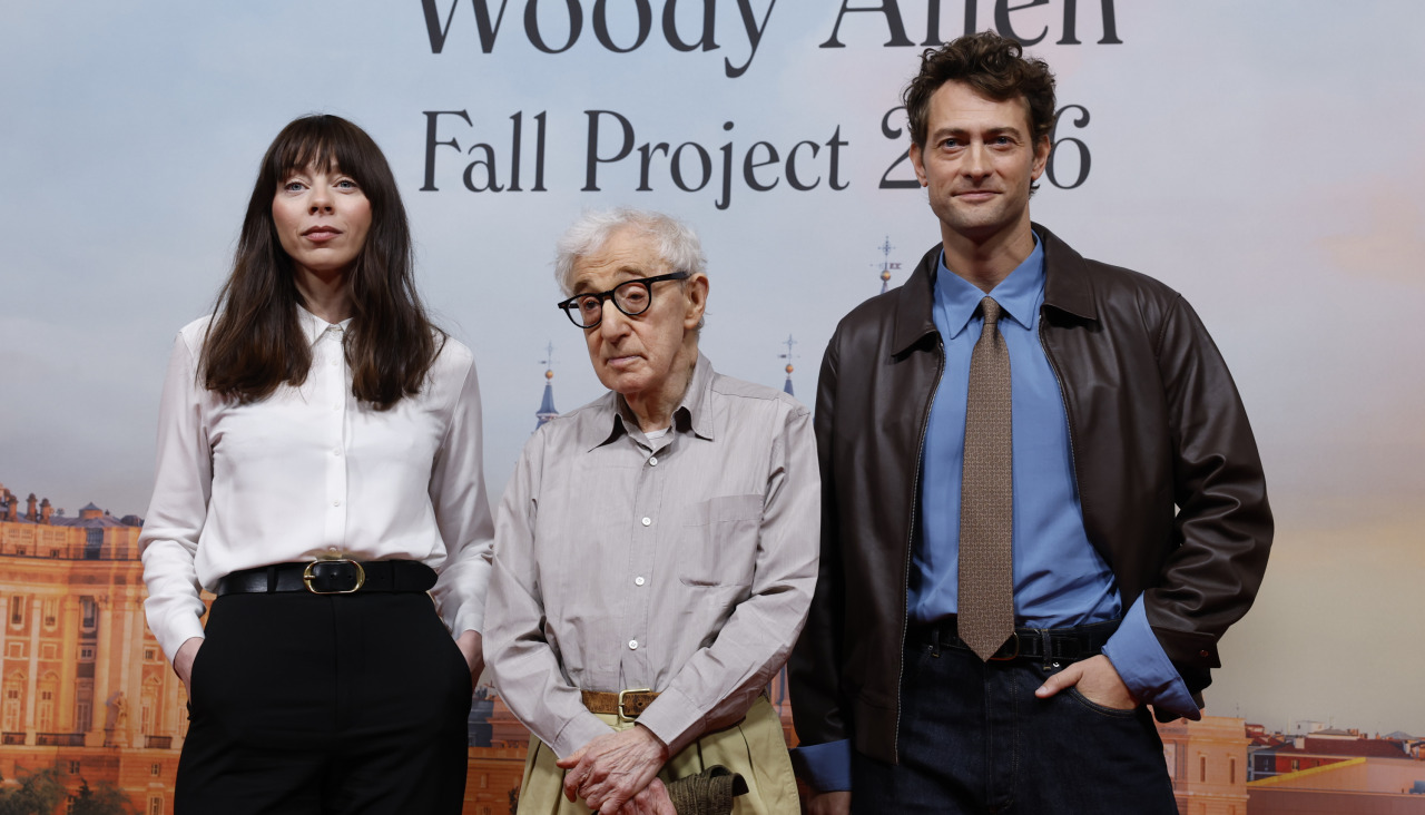 Alexi Wasser, Woody Allen y Peter Vives posan para los fotógrafos en el acto de este jueves en Madrid