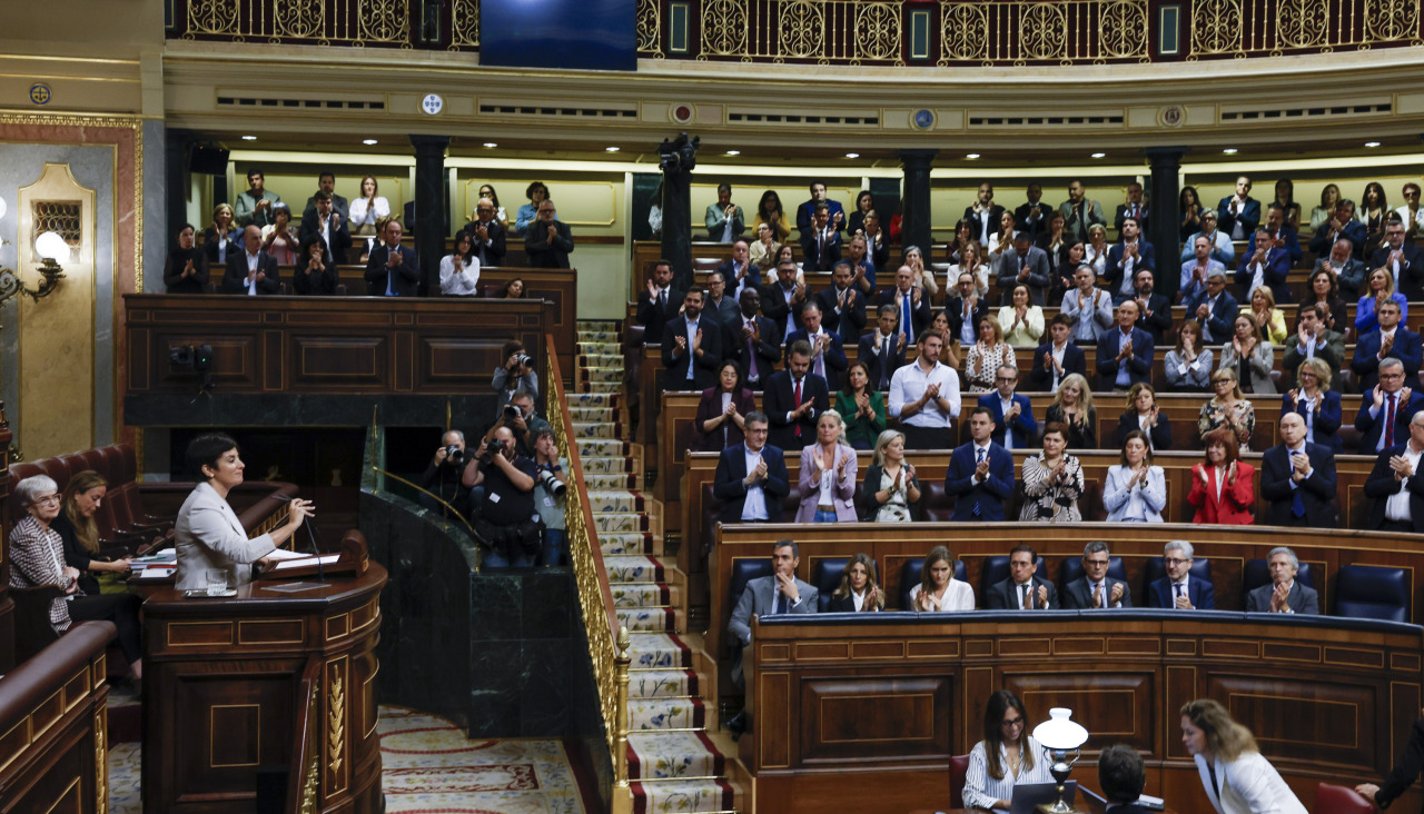 Isabel Rodríguez, durante el pleno en el que se debate y vota los decretos de vivienda celebrado este viernes en el Congreso