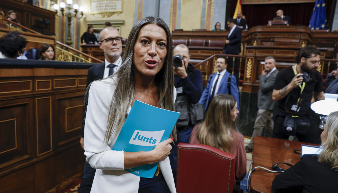 MADRID, 02/10/2026.- La portavoz de Junts per Catalunya en el Congreso, Míriam Nogueras, llega al Congreso de los Diputados para el pleno en el que se debate y vota los decretos de vivienda del Gobierno, este viernes. EFE/J.J. Guillén