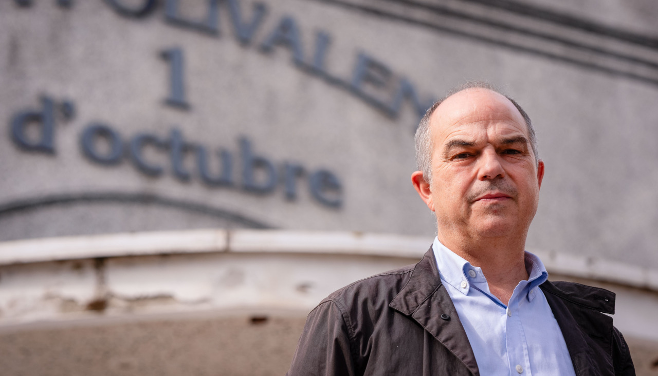 RIUDARENES (GIRONA) 03/10/2026.- El secretario general de Junts, Jordi Turull atiende a los medios antes de asistir al consell nacional de la JNC celebrado este sábado en Riudarenes, Girona. EFE/David Borrat
