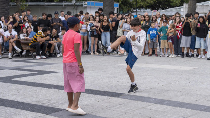 Un momento de las batallas de 'farmear aura', esta tarde, en Méndez Núñez