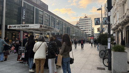 Los castañeros de la plaza de Lugo ya se encuentran en su punto habitual de venta