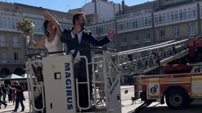 Boda Luis y Maite con bomberos