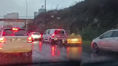 Atasco en Alfonso Molina tras el corte de tráfico en la zona del Coliseum