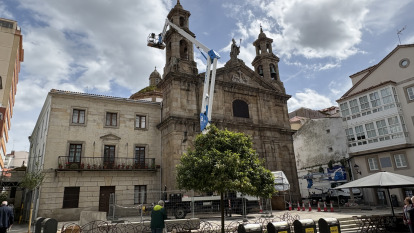 La iglesia de San Nicolás se somete a un intenso trabajo de limpieza