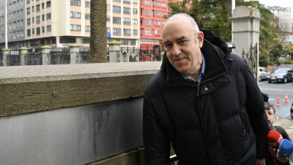 Llegada de Manuel Reija, el lotero acusado de estafa. Se enfrenta a seis años de prisión