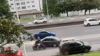 Coche marcha atrás por Alfonso Molina