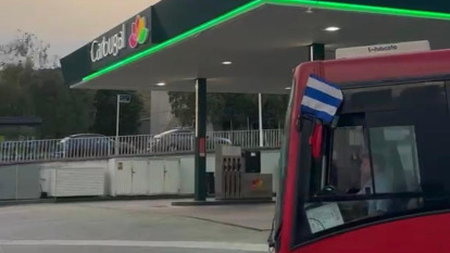 Autobuses con banderas del Deportivo