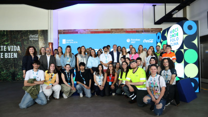 Alfonso Rueda y Ángeles Vázquez visitan la fábrica de la Coca-Cola en A Coruña