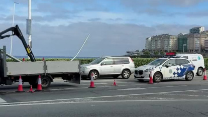 Semáforo roto tras un accidente en el Paseo Marítimo de A Coruña