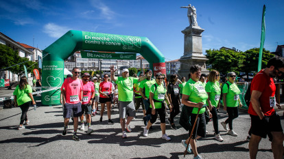 Andaina solidaria en marcha contra o cancro en Betanzos