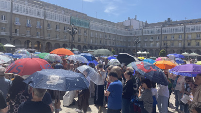 Manifestación en defensa de los murales de Lugrís