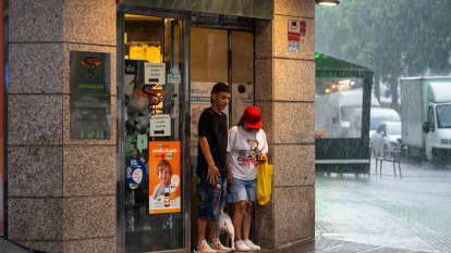 Los coruñeses tuvieron que buscar refugio en la tarde de San Juan al ser sorprendidos por una intensa granizada