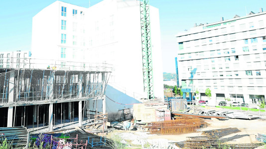 Edificio en construcción en Xuxán