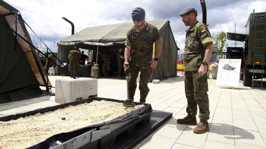 Exhibición de material militar en O Parrote por el Día de las Fuerzas Armadas @Quintana (25)