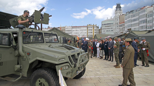 Exhibición de material militar en O Parrote por el Día de las Fuerzas Armadas @Quintana (22)