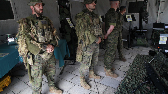 Exhibición de material militar en O Parrote por el Día de las Fuerzas Armadas @Quintana (19)