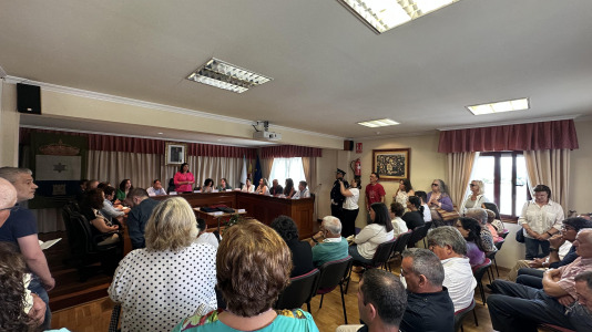 Publico asistente a la investidura en Bergondo