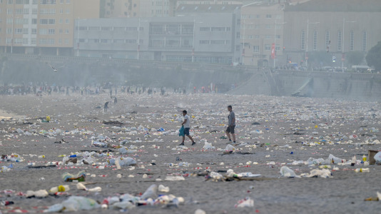 La resaca de la Noche de San Juan en A Coruña @Javier Alborés (4)