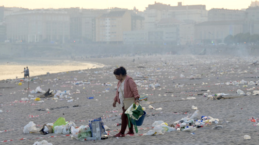 La resaca de la Noche de San Juan en A Coruña @Javier Alborés (5)