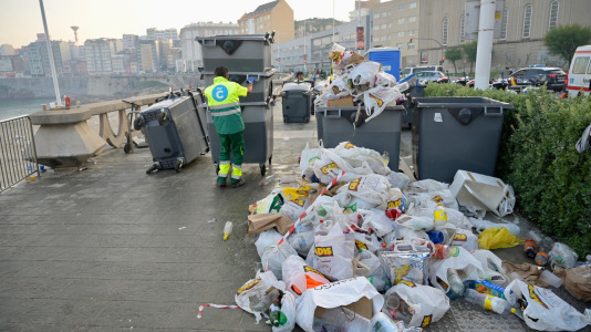 La resaca de la Noche de San Juan en A Coruña @Javier Alborés (12)