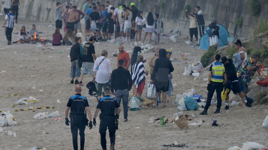 La resaca de la Noche de San Juan en A Coruña @Javier Alborés (6)