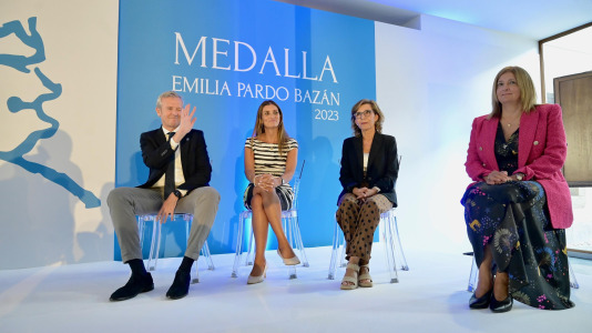 Entrega de las medallas Emilia Pardo Bazán f@Javier Albores (5)