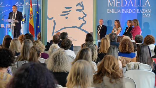 Entrega de las medallas Emilia Pardo Bazán f@Javier Albores (13)