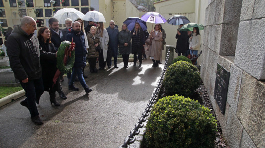 Los coruñeses visitan los cementerios en el Día de Todos los Santos @Quintana (36)