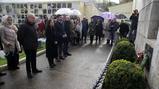 Los coruñeses visitan los cementerios en el Día de Todos los Santos @Quintana (37)
