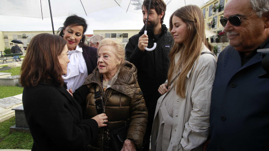 Los coruñeses visitan los cementerios en el Día de Todos los Santos @Quintana (38)