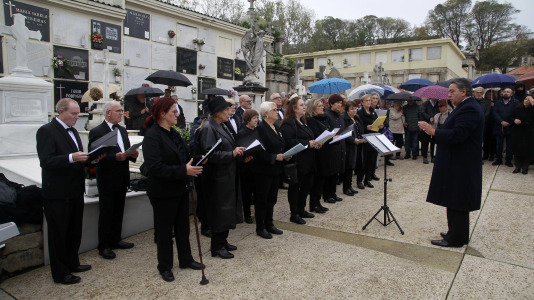 Los coruñeses visitan los cementerios en el Día de Todos los Santos @Quintana (17)