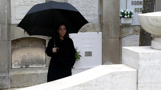 Los coruñeses visitan los cementerios en el Día de Todos los Santos @Quintana (27)