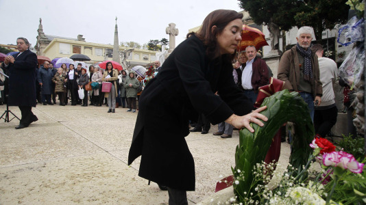 Los coruñeses visitan los cementerios en el Día de Todos los Santos @Quintana (16)