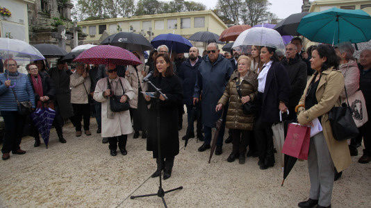 Los coruñeses visitan los cementerios en el Día de Todos los Santos @Quintana (14)