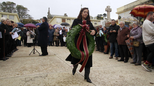 Los coruñeses visitan los cementerios en el Día de Todos los Santos @Quintana (15)