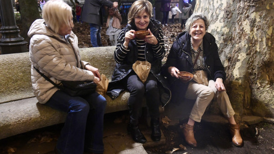 Vecinos de todos los barrios se acercaron a la plaza de Azcárraga javier alborés @Javier Albores (12)