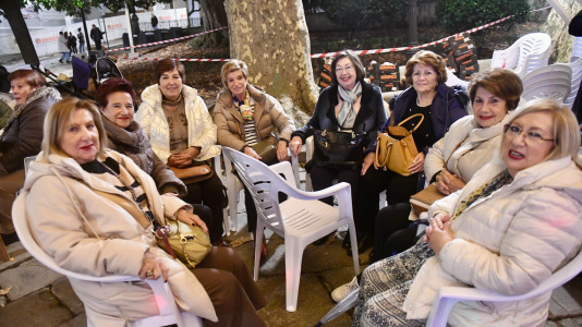 Vecinos de todos los barrios se acercaron a la plaza de Azcárraga javier alborés @Javier Albores (4)
