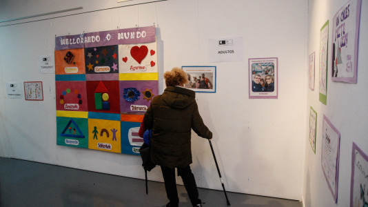 Exposición de trabajos escolares sobre el 25N (6)