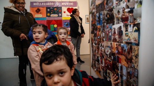 Exposición de trabajos escolares sobre el 25N (1)